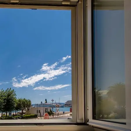 Center With Sea View Split